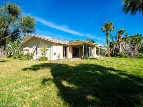 4752 Rue Helene, Sanibel FL  33957-2612 exterior