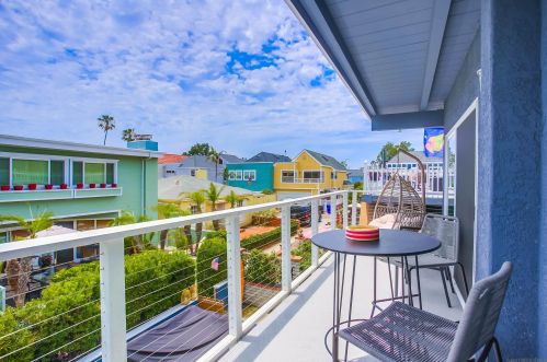 824 Anacapa Ct, San Diego CA  92109-8203 exterior