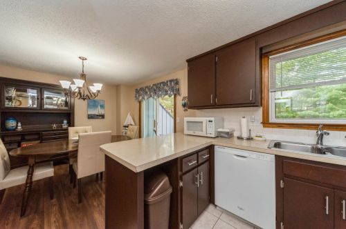 57 Bluestone Dr, Nashua NH 03060-6831 exterior