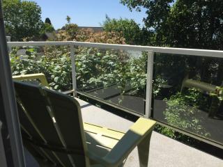 6241 Palatine Ave, Seattle WA  98103-5352 exterior