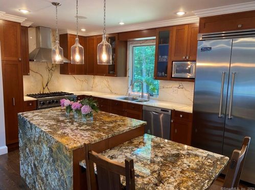 90 Sleepy Hollow Rd, Ridgefield, CT 06877-2325