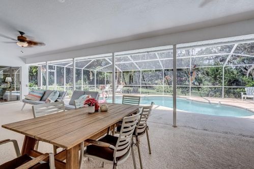 963 Ridgewood Ter, Tarpon Springs FL  34689-2622 exterior