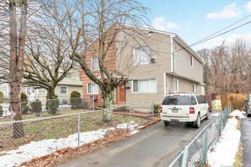 107 Pond St, Bridgeport, CT 06606-4846