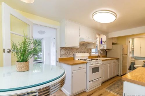 2 Miles Ave, Plainville, CT 06062-2508