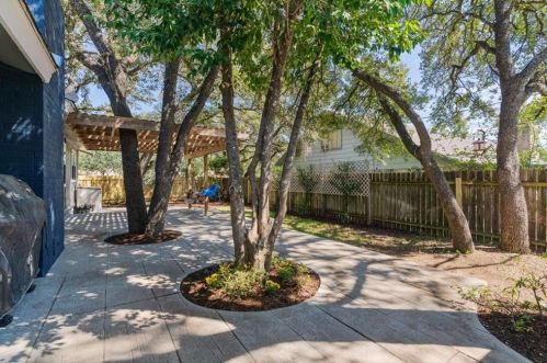 9626 Braeburn Gln, Austin TX 78729-2710 exterior