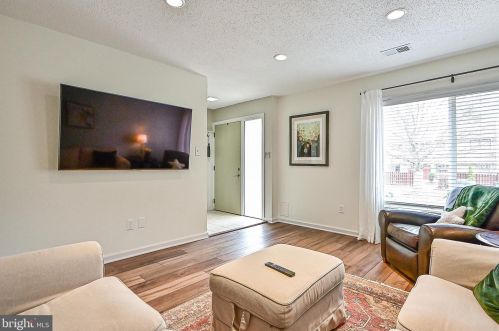 2414 Southgate Sq, Herndon VA  20191-1239 exterior