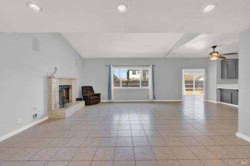 206 Donegal Ct, Vacaville CA  95688-9217 exterior