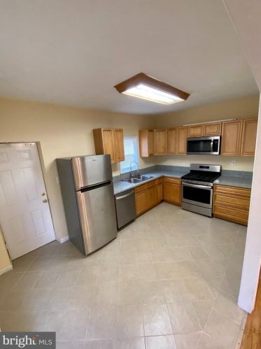 165 Edgewood St, Philadelphia, PA 19139-2351