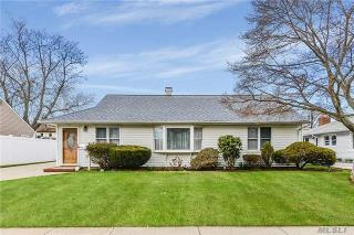 15 Silber Ave, Bethpage, NY 11714-1524