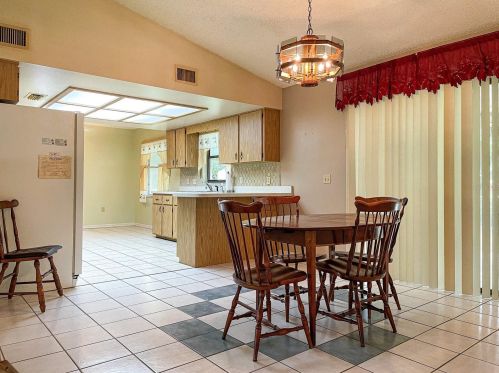 1329 Cr 436, Lake Panasoffkee FL  33538-5128 exterior