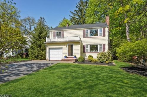 9 Potter Ct, Montclair, NJ 07043-1514