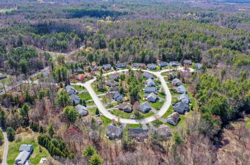 24 Briallia Cir, Newmarket NH  03857-2194 exterior