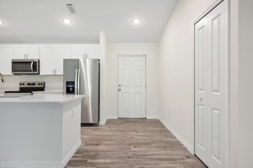1813 16th Ter, Cape Coral, FL 33909-0054