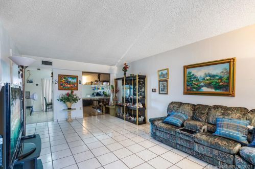 2162 60th St, Hialeah, FL 14212-2615