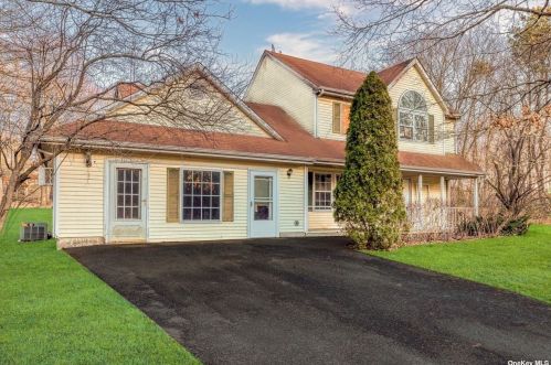 5 Messina Ave, Center Moriches, NY 11934-1313