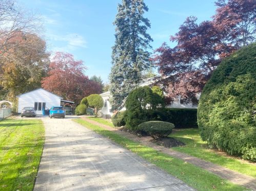 1178 Connetquot Ave, Central Islip, NY 11722-3427