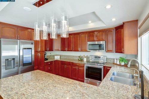 4330 Fairlands Dr, Pleasanton CA  94588-3428 exterior