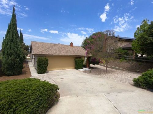 771 Las Palmas Dr, Vista, CA 92081-6633