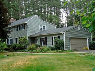 33 Caron Rd, Manchester, NH 03110-6201