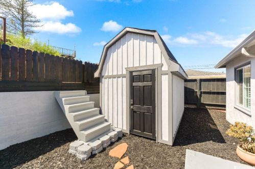 871 Larchmont Dr, Daly City CA  94015-3641 exterior