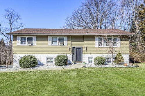 54 Mayfair Rd, Poughquag NY  12570-5012 exterior