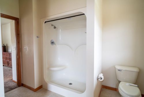 1300 Westbury Ct, Manitowoc WI  54220-8756 exterior
