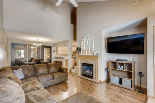 8275 Delaney Dr, South Saint Paul, MN 55076-2644