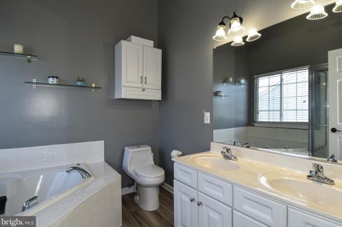 14276 Town Commons Way, Gainesville VA  20155-1497 exterior