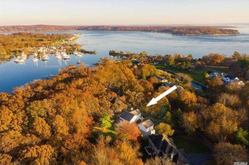 325 Tarpon Dr, Southold, NY 11971-1406