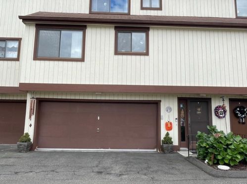 120 Essex Ct, Beacon Falls, CT 06403-4913