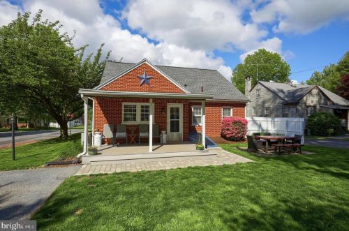 106 Roselle Ave, Lancaster PA  17603-6672 exterior