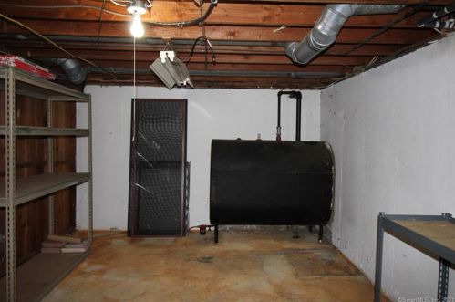 3 Dean Dr, Wallingford CT  06492-3215 exterior