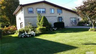 33 Gettysburg Dr, Holbrook, NY 11741-5207