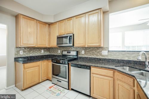 6249 Oakland Dr, Woodbridge VA  22193-7017 exterior