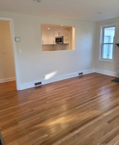 11 Senga Rd, Norwalk CT  06854-2520 exterior