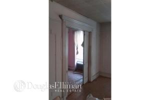 813 Halsey St, Brooklyn, NY 11233-1401