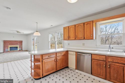 166 Hyde Park Ln, Charles Town WV  25414-4545 exterior