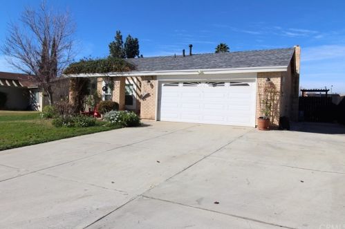 3015 Amsterdam Dr, Riverside, CA 92504-4211