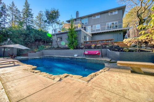 3654 Alta Vista Ave, Santa Rosa, CA 95409-4049