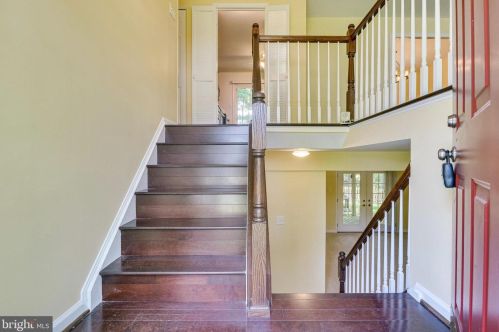 7208 Briarcliff Dr, Springfield VA  22153-1521 exterior