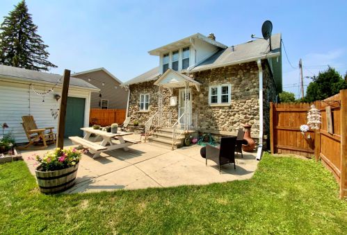 1017 Westowne Ave, Waukesha, WI 53188-2839