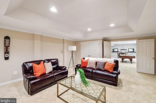 8701 Lords View Loop, Gainesville VA  20155-5806 exterior