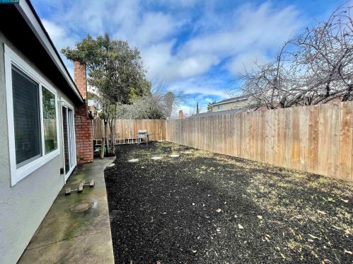 38 Connie Ct, West Pittsburg CA  94565-1574 exterior