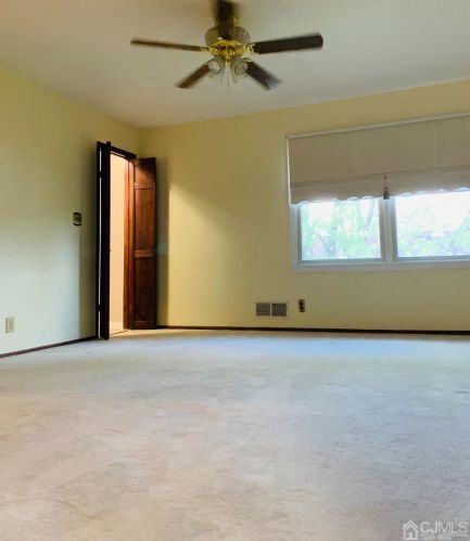 3 Highview Dr, Woodbridge NJ  07095-3905 exterior