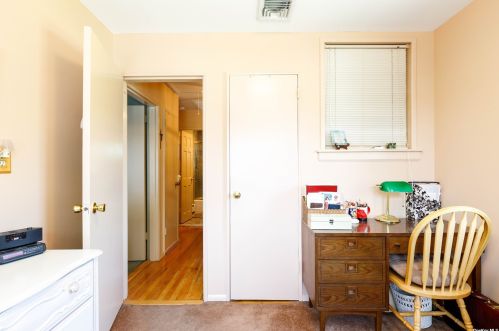 4016 Anne Dr, Seaford NY  11783-1712 exterior