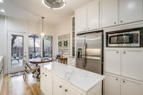 2131 Warner Rd, Fort Worth TX  76110-1747 exterior