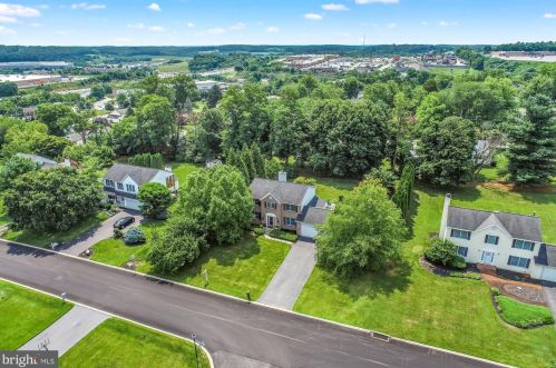 100 Brook Meadow Cir, Shrewsbury PA  17361-1236 exterior