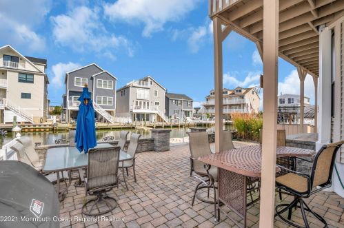 406 Eisenhower Ave, Pelican Island NJ  08751-1625 exterior