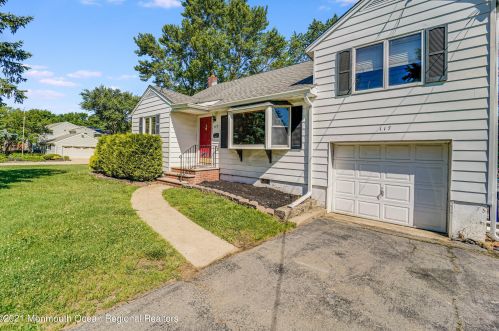 117 Cherry Tree Farm Rd, Middletown, NJ 07748-1739