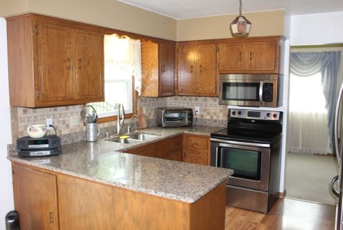 1302 Cherrywood Dr, Waukesha, WI 53188-2736